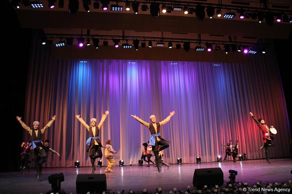 Гостям Исламиады представлено музыкальное и танцевальное искусство Азербайджана (ФОТО)