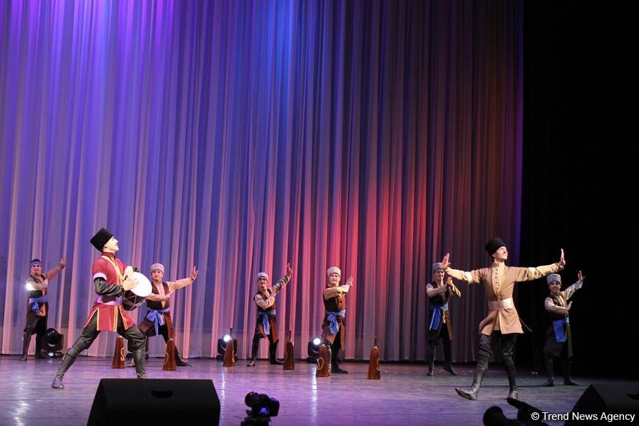 Гостям Исламиады представлено музыкальное и танцевальное искусство Азербайджана (ФОТО)