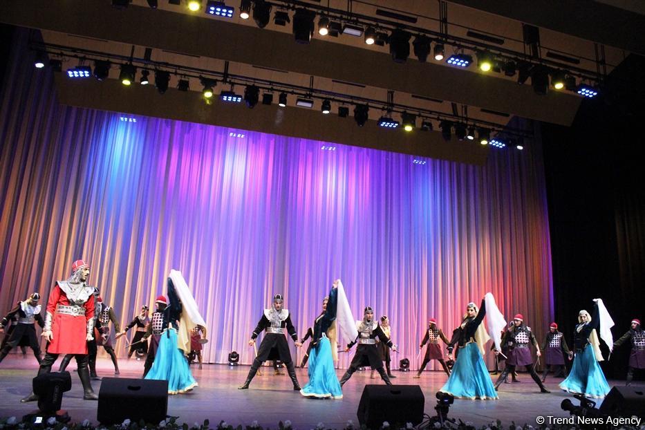 Гостям Исламиады представлено музыкальное и танцевальное искусство Азербайджана (ФОТО)