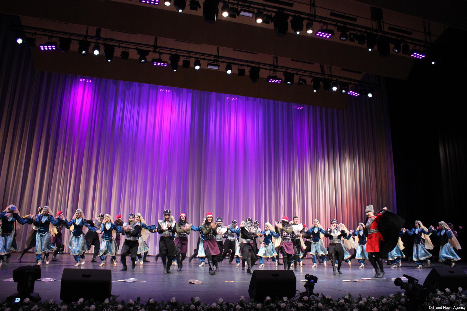 Гостям Исламиады представлено музыкальное и танцевальное искусство Азербайджана (ФОТО)