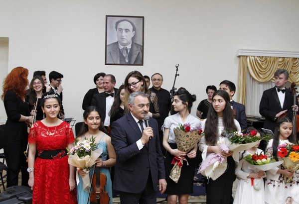 В Баку юные музыканты продемонстрировали свои достижения (ФОТО)