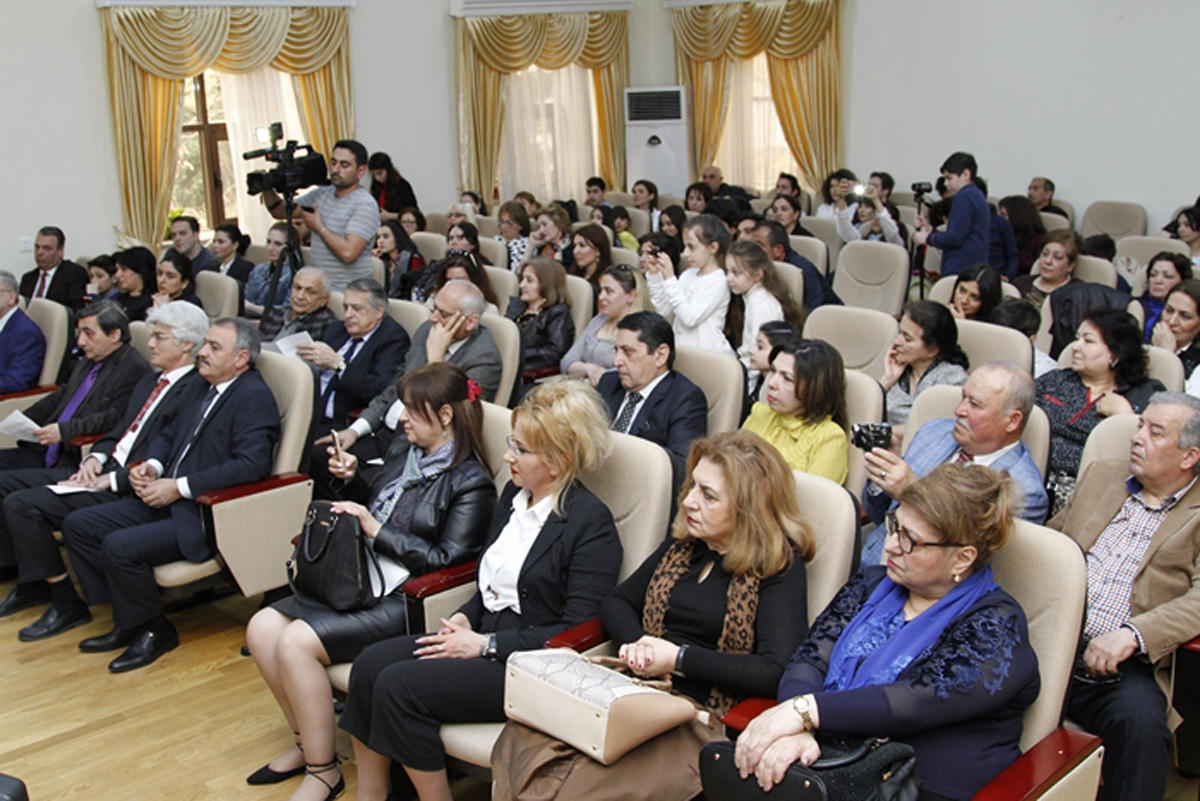 В Баку юные музыканты продемонстрировали свои достижения (ФОТО)