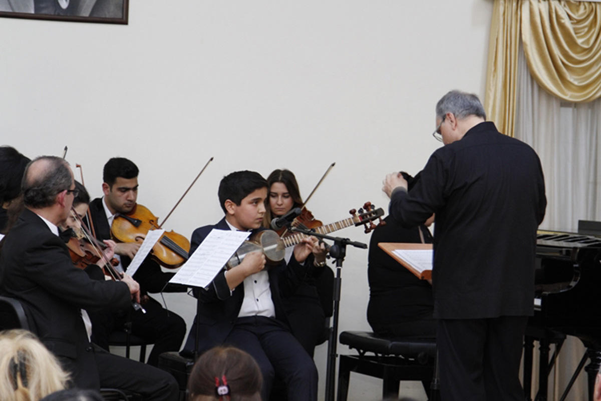 В Баку юные музыканты продемонстрировали свои достижения (ФОТО)