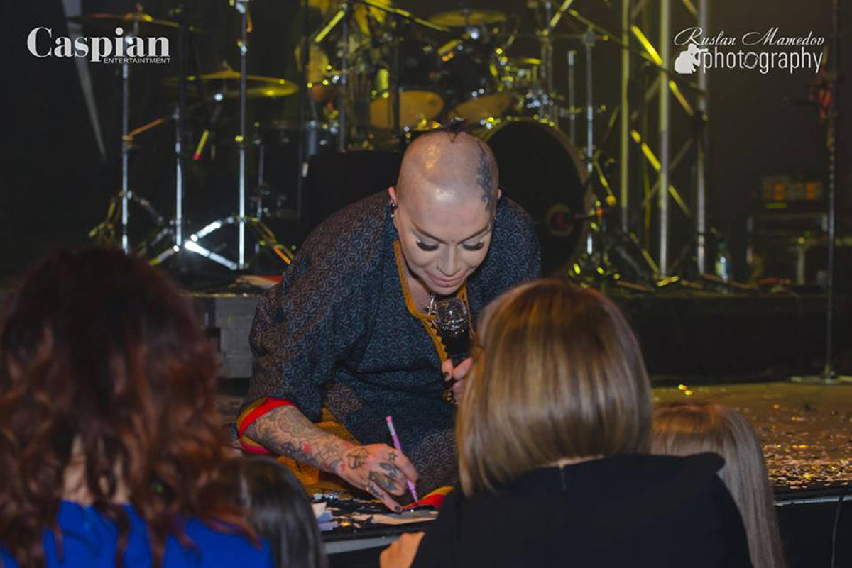 Вечерний Баку наполнился потрясающей энергетикой Наргиз Закировой (ФОТО)