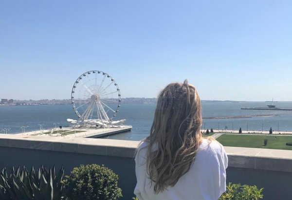 Вера Брежнева в Баку: Солнце, море, шопинг-фестиваль (ФОТО)