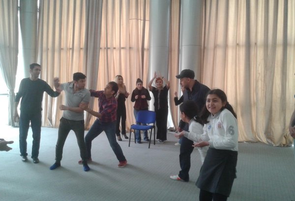 Бакинские школьники участвуют в постановке ТЮЗа (ФОТО)