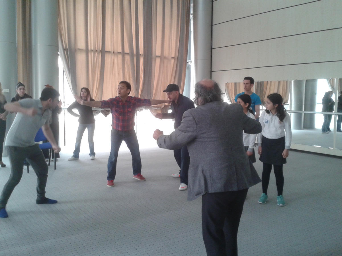 Бакинские школьники участвуют в постановке ТЮЗа (ФОТО)