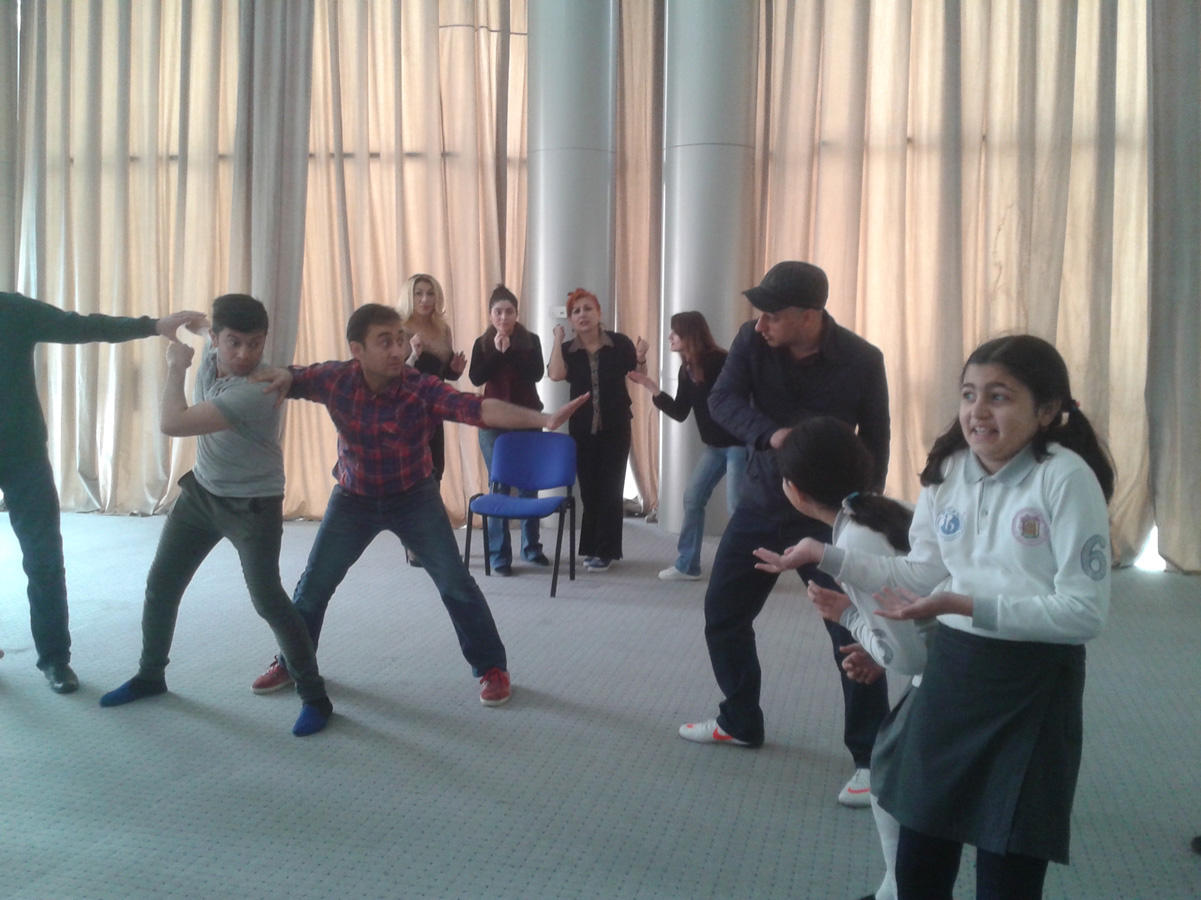 Бакинские школьники участвуют в постановке ТЮЗа (ФОТО)