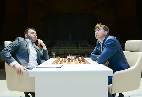 Противостояние "Реала" и "Барселоны" дошло до шахматного турнира в Азербайджане (ФОТО)