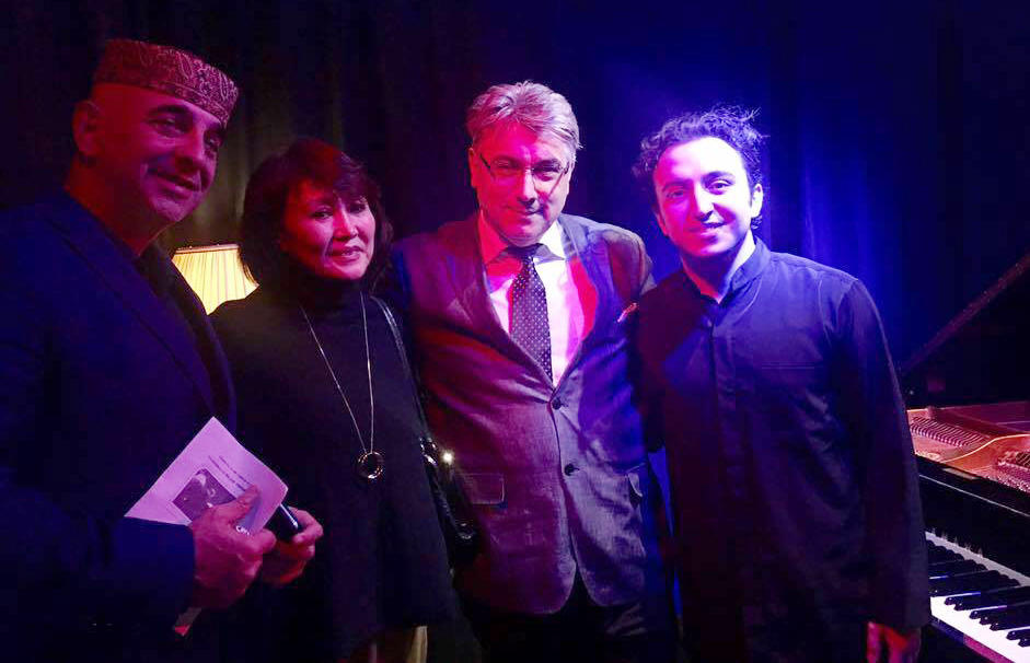 Танго Анджелины Джоли и Брэда Питта, или День рождения азербайджанского музыканта в Вене (ФОТО)