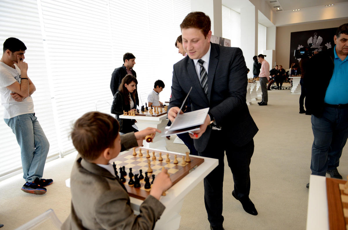 Футбольные битвы на шахматном турнире в Азербайджане. Интеллект или техника? (ФОТО)