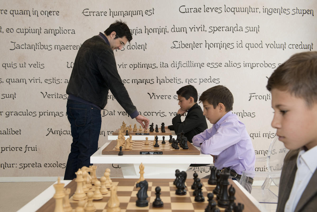 Футбольные битвы на шахматном турнире в Азербайджане. Интеллект или техника? (ФОТО)