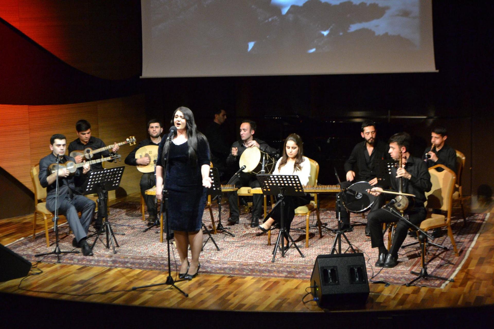 "Yenə o bağ olaydı": Вечер-посвящение Микаилу Мушфигу (ФОТО)