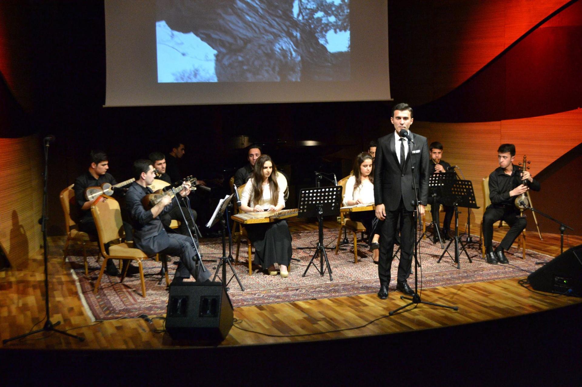 "Yenə o bağ olaydı": Вечер-посвящение Микаилу Мушфигу (ФОТО)