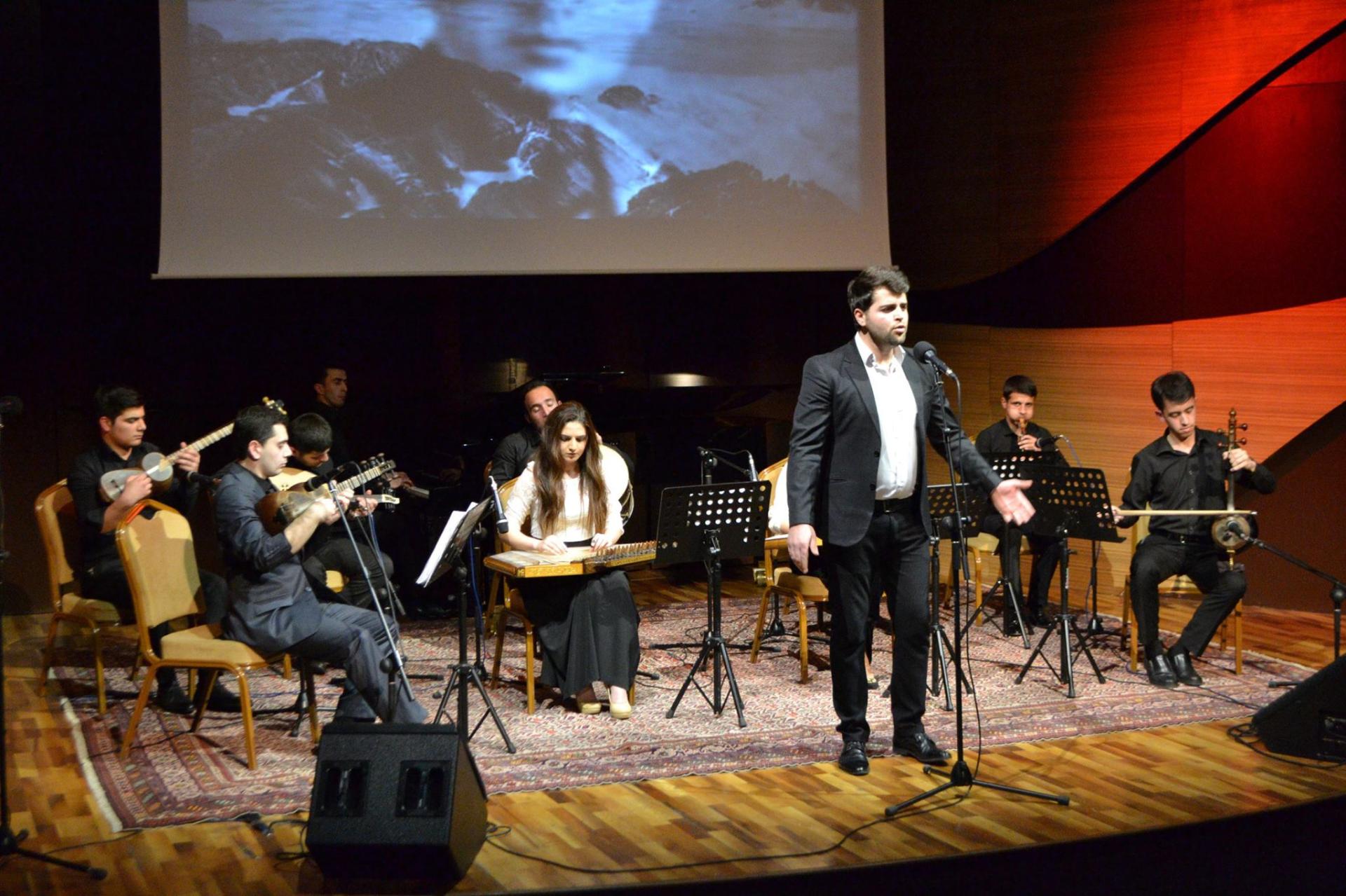 "Yenə o bağ olaydı": Вечер-посвящение Микаилу Мушфигу (ФОТО)