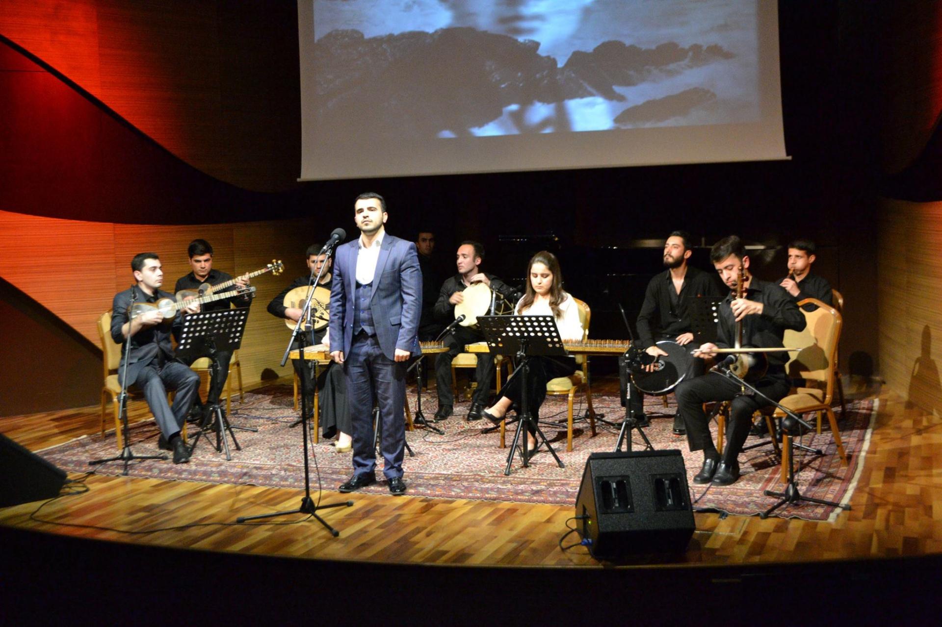 "Yenə o bağ olaydı": Вечер-посвящение Микаилу Мушфигу (ФОТО)