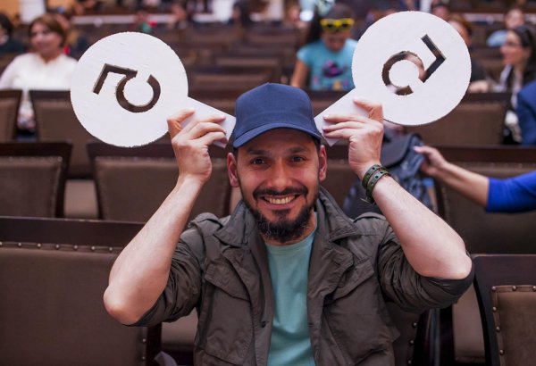 Задорный смех и юмор на бакинской сцене: почетный гость – супруга Анара Мамедханова  (ФОТО)