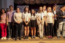 Задорный смех и юмор на бакинской сцене: почетный гость – супруга Анара Мамедханова  (ФОТО)