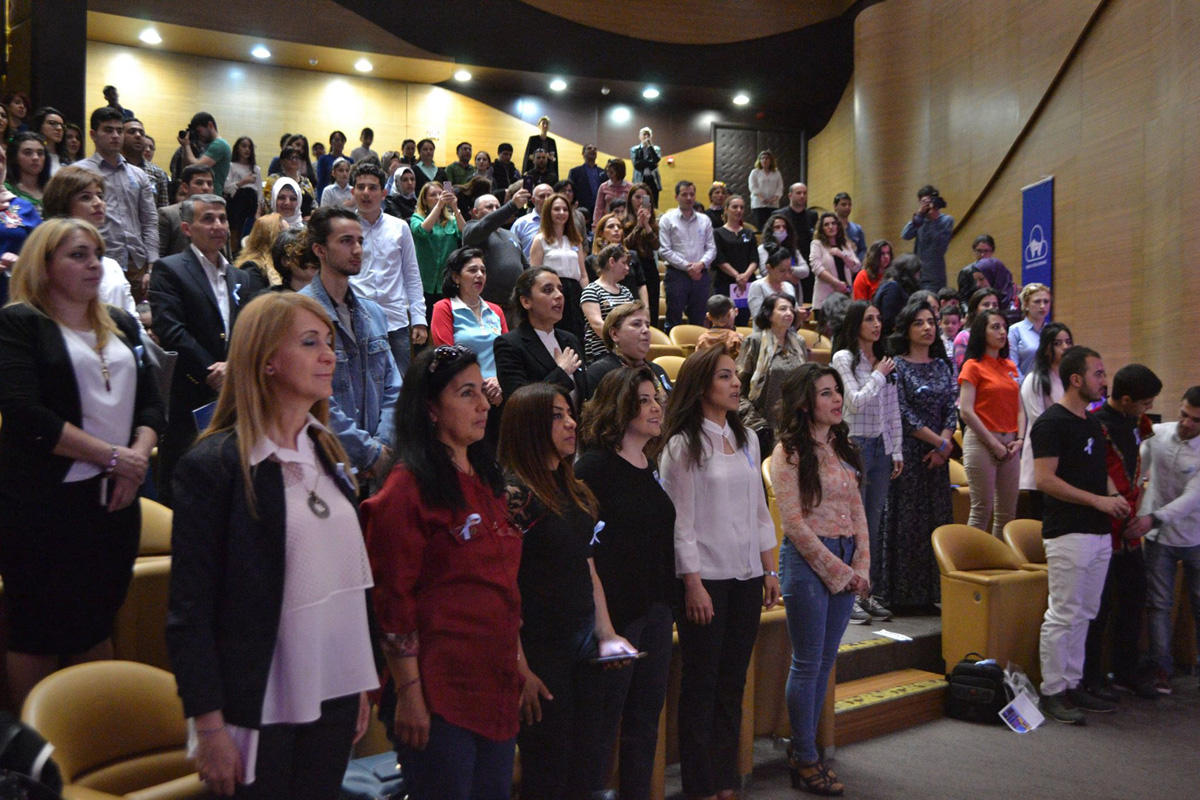 В Баку впервые прошел необычный концерт детей с аутизмом "Зажги синим" (ФОТО)