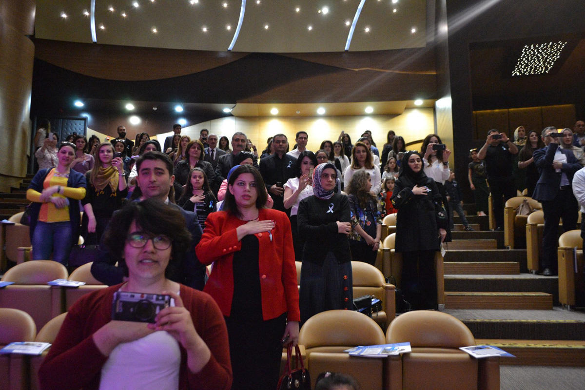 В Баку впервые прошел необычный концерт детей с аутизмом "Зажги синим" (ФОТО)