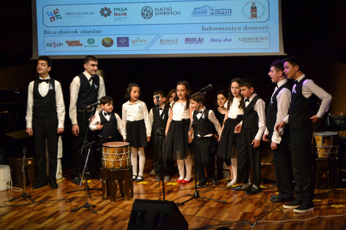 В Баку впервые прошел необычный концерт детей с аутизмом "Зажги синим" (ФОТО)