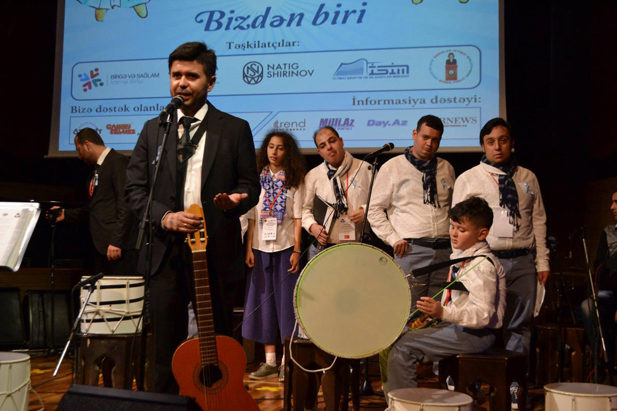 В Баку впервые прошел необычный концерт детей с аутизмом "Зажги синим" (ФОТО)