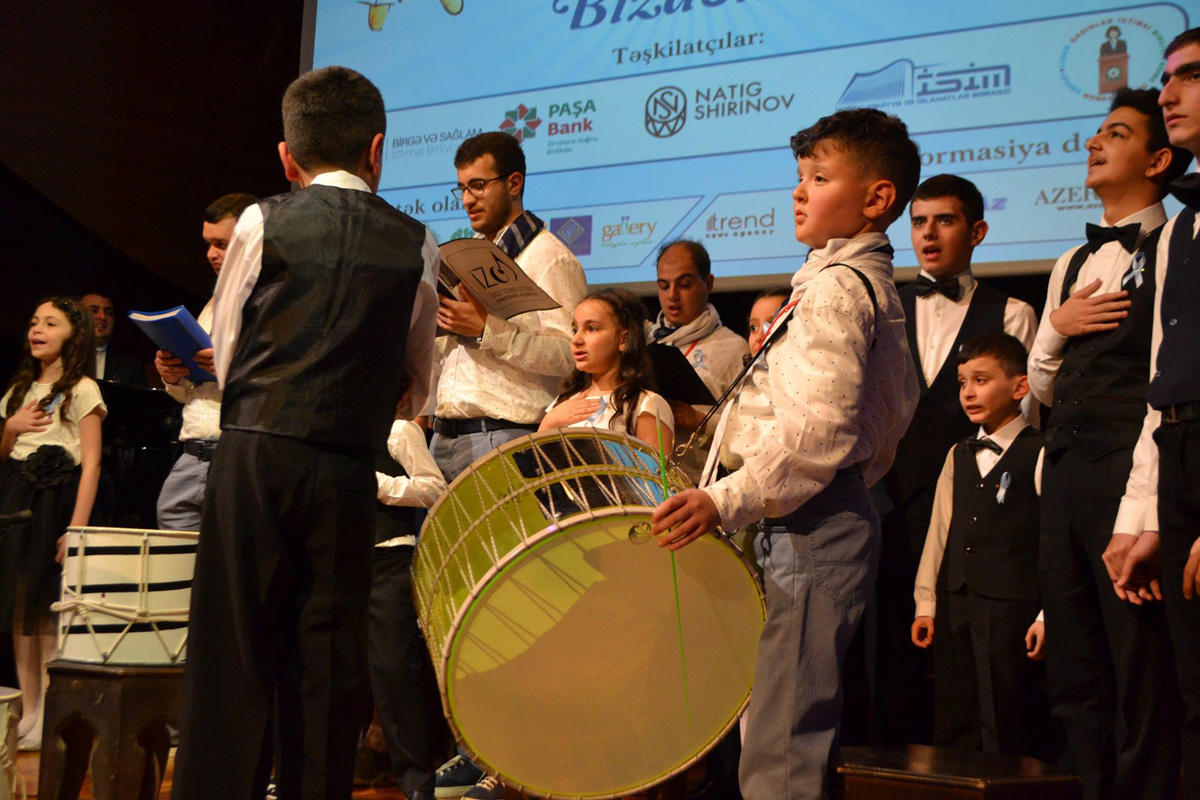 В Баку впервые прошел необычный концерт детей с аутизмом "Зажги синим" (ФОТО)