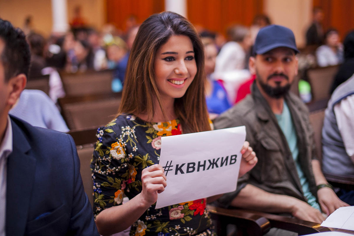 Задорный смех и юмор на бакинской сцене: почетный гость – супруга Анара Мамедханова  (ФОТО)