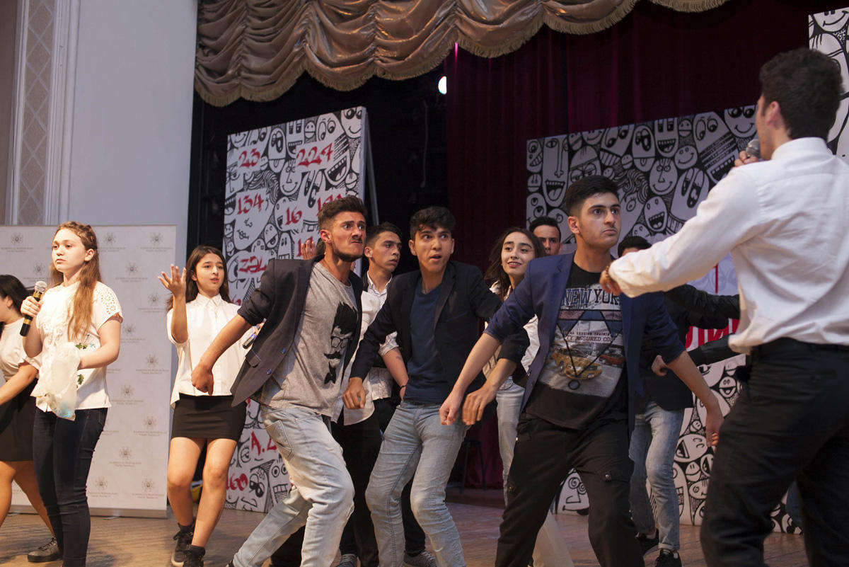 Задорный смех и юмор на бакинской сцене: почетный гость – супруга Анара Мамедханова  (ФОТО)