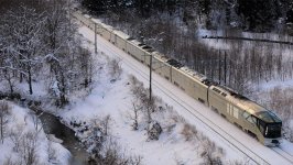 В Японии запустили люксовый поезд - прозрачные вагоны, ванны и еда от шеф-поваров (ФОТО)