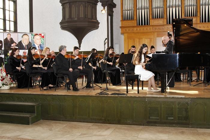 В Баку прошел вечер классической музыки памяти общенационального лидера Гейдара Алиева (ФОТО)