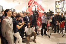 В Баку открылась выставка Вугара Мурадова "Сходства", посвященная ковровому искусству (ФОТО)