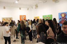 В Баку открылась выставка Вугара Мурадова "Сходства", посвященная ковровому искусству (ФОТО)