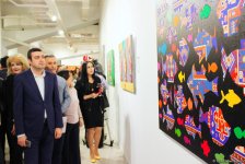 В Баку открылась выставка Вугара Мурадова "Сходства", посвященная ковровому искусству (ФОТО)