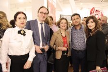 В Баку открылась выставка Вугара Мурадова "Сходства", посвященная ковровому искусству (ФОТО)