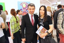 В Баку открылась выставка Вугара Мурадова "Сходства", посвященная ковровому искусству (ФОТО)