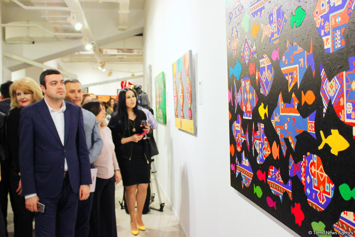 В Баку открылась выставка Вугара Мурадова "Сходства", посвященная ковровому искусству (ФОТО)