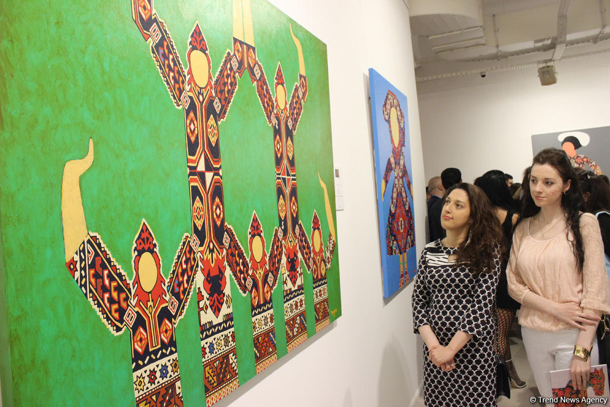 В Баку открылась выставка Вугара Мурадова "Сходства", посвященная ковровому искусству (ФОТО)