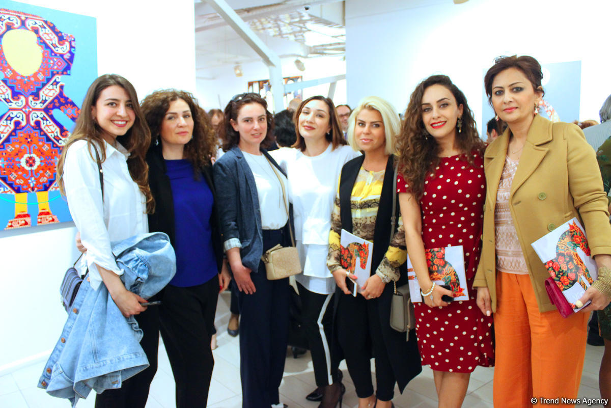 В Баку открылась выставка Вугара Мурадова "Сходства", посвященная ковровому искусству (ФОТО)