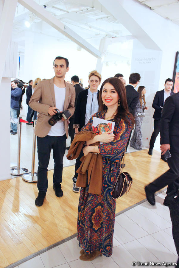 В Баку открылась выставка Вугара Мурадова "Сходства", посвященная ковровому искусству (ФОТО)