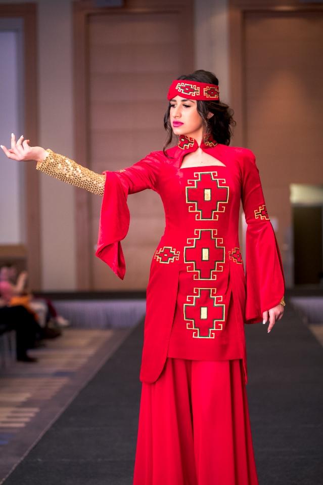 В Австрии представлена национальная коллекция Гюльнары Халиловой, посвященная Исламиаде (ФОТО)