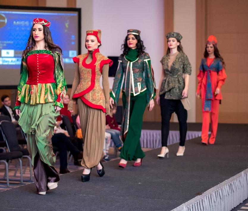 В Австрии представлена национальная коллекция Гюльнары Халиловой, посвященная Исламиаде (ФОТО)