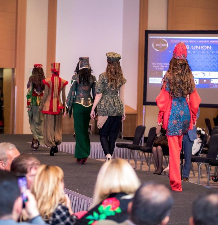 В Австрии представлена национальная коллекция Гюльнары Халиловой, посвященная Исламиаде (ФОТО)