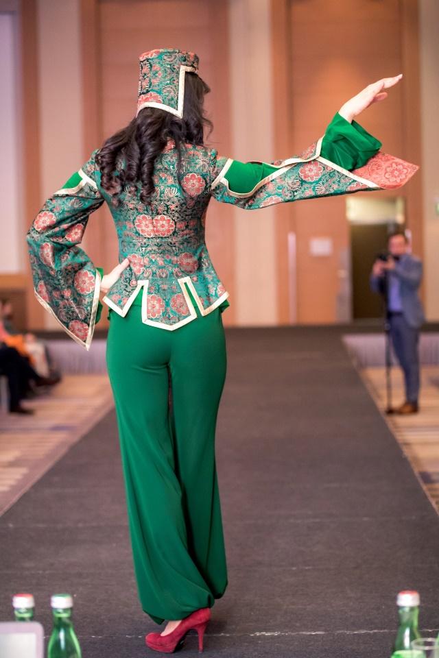 В Австрии представлена национальная коллекция Гюльнары Халиловой, посвященная Исламиаде (ФОТО)