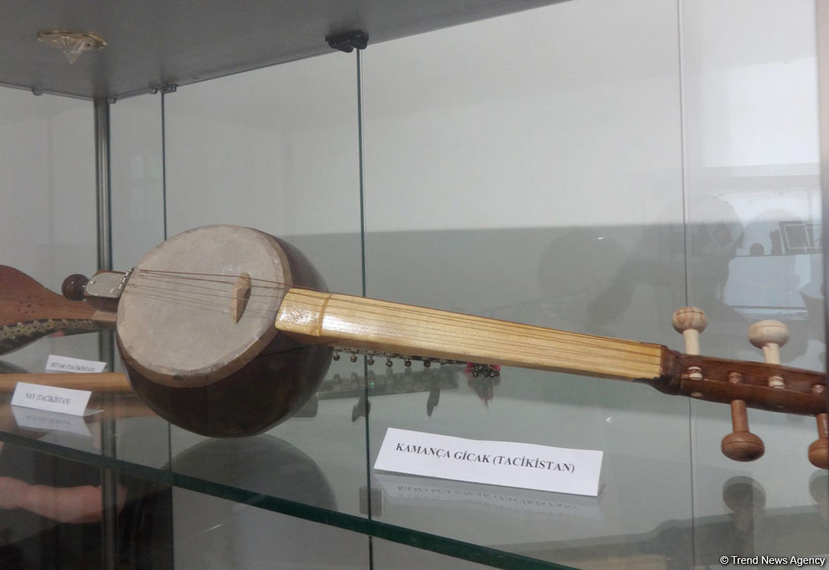 Музыкальные инструменты исламского мира представлены в Баку (ФОТО)