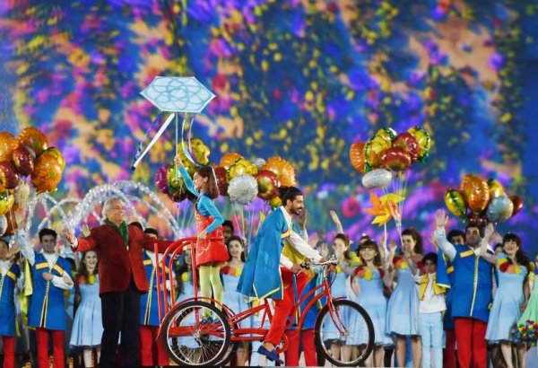 Феерическое открытие  Исламиады  в Баку, или Волшебное путешествие Мины с воздушным змеем (ФОТО)