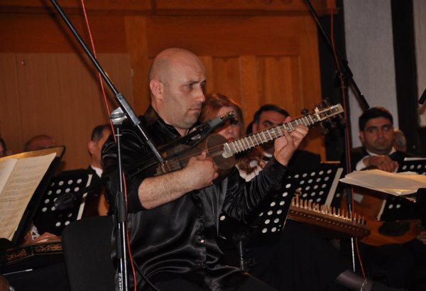 Магия тара в органном зале в Баку (ФОТО)