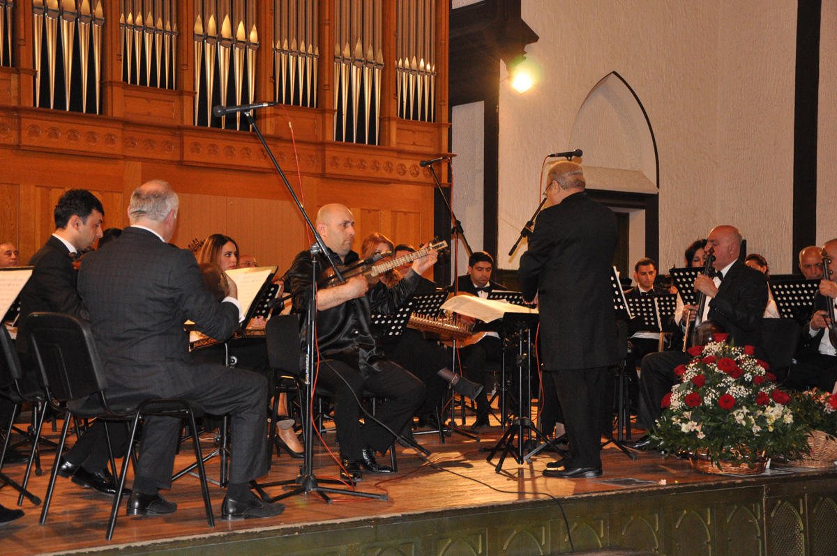 Магия тара в органном зале в Баку (ФОТО)