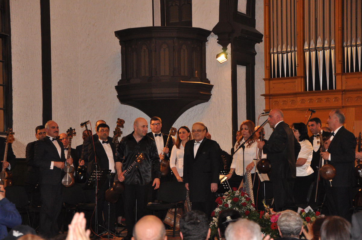 Магия тара в органном зале в Баку (ФОТО)