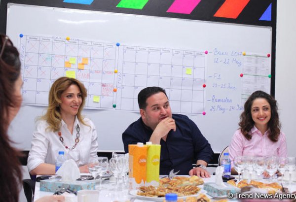 Мурад Дадашов пригласил на завтрак журналистов и рассказал о реалити-шоу "Машын" (ФОТО)